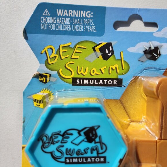 Bee Swarm Simulator Bear Action Figure Pack with Mystery Bee and Honeycomb Toy - Picture 3 of 8